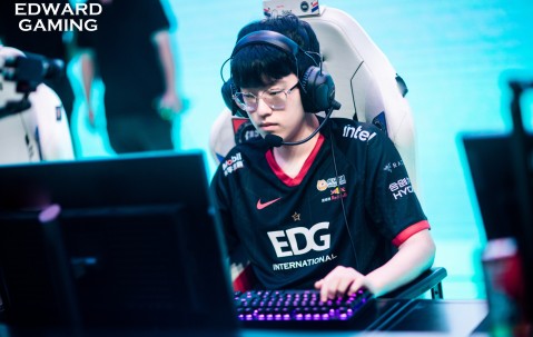 爱游戏-Scout回归赛场，回归赛场首场状态亮眼，勇士观众沸腾！的简单介绍