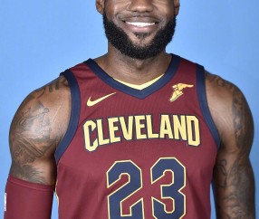 AYX- 詹姆斯在雄鹿比赛中连败,回归赛场引发热议的原因 