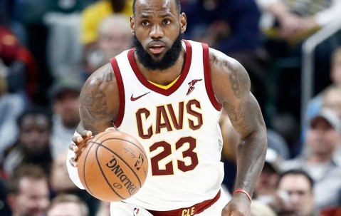 爱游戏体育-包含詹姆斯回归赛场，败北首场状态亮眼，勇士观众沸腾！的词条