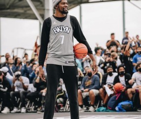 AYX-上海海港训练开放日；窗口期完成体检引欢呼；NBA季后赛在即；心理建设被强调(nba上海办公室)